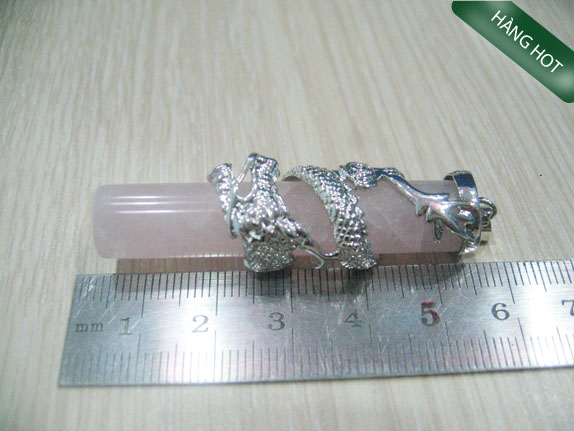 Mặt Dây Chuyền Rồng Uốn Đá Thạch Anh Hồng