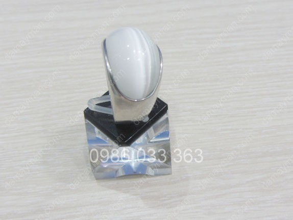 VÒNG ĐÁ MẮT MÈO MỆNH KIM HỢP MÀU GÌ?